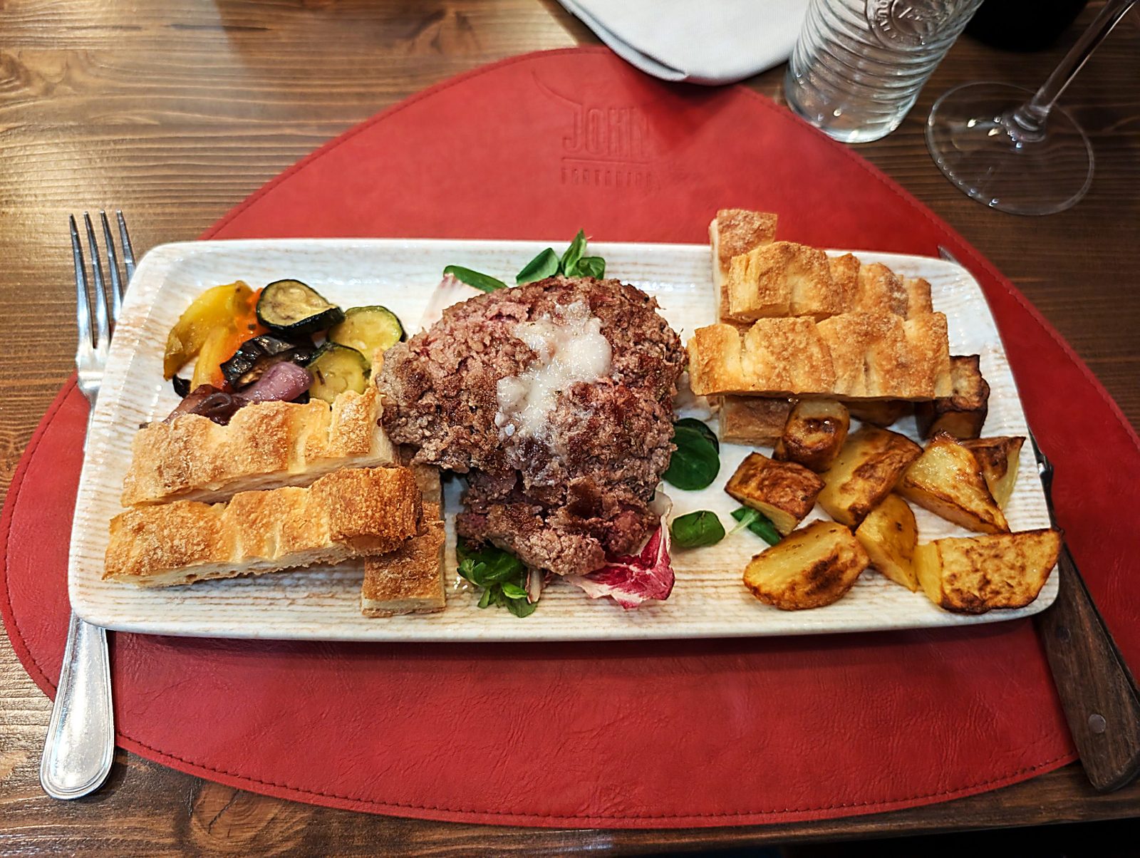 Griddled hand-chopped beef with vegetables, potatoes and schiacciata — John Bistecchino Follonica